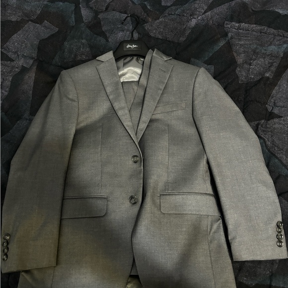 Three piece suit worn twice great quality.grey. - Picture 3 of 5